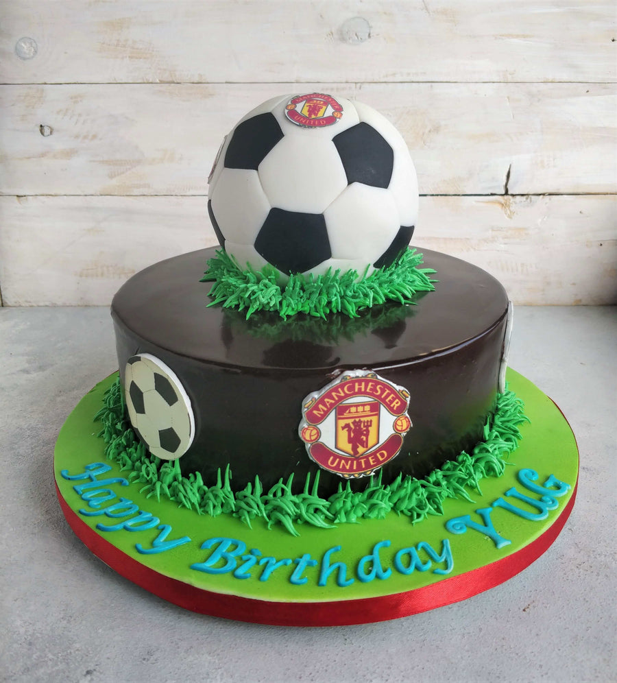 सोप्या पद्धतीने फुटबॉल केक | Theme Cake Without Fondant | Football Theme  Cake |1/2 kg Chocolate cake - YouTube