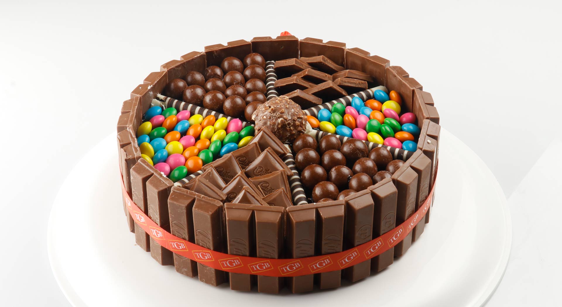 Buy Gems Kitkat Cake Online at Best Price | YummyCake